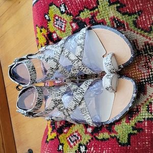 NWT CAbi Athena Sandal SZ 7